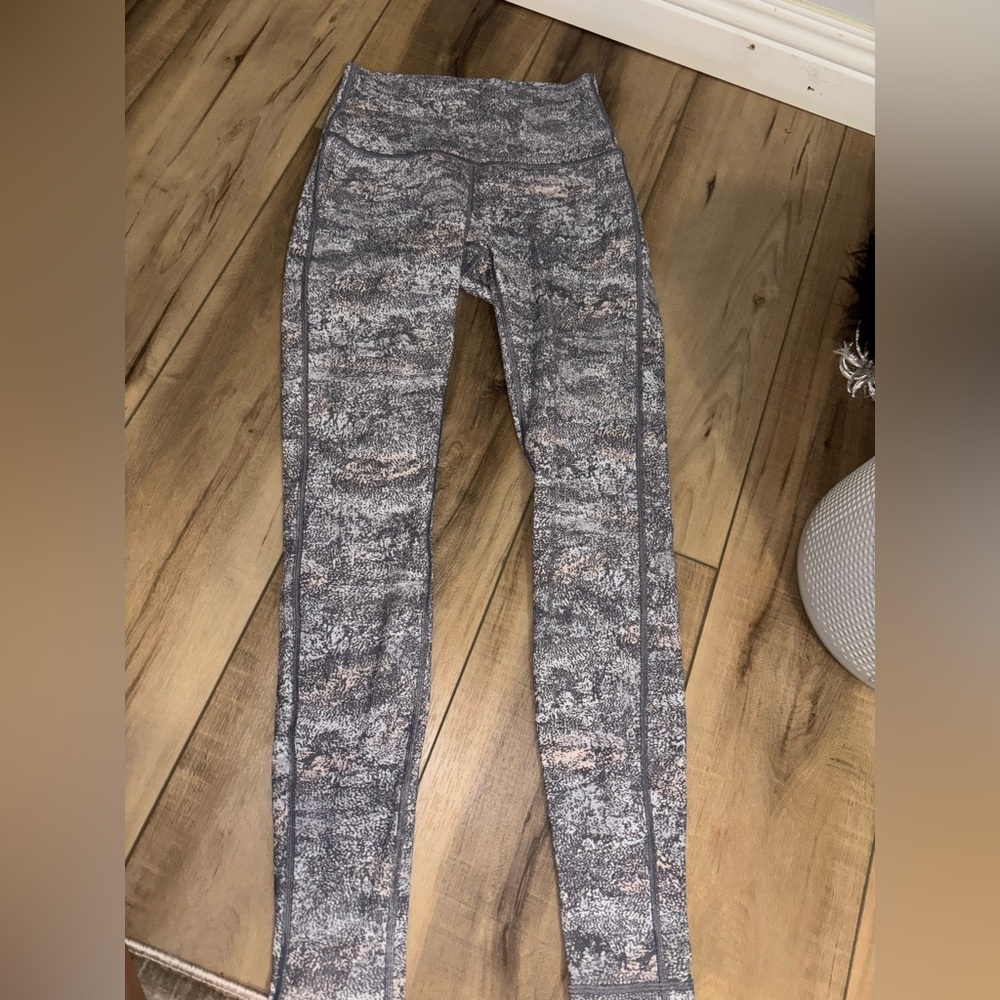 Lululemon Athletica Gray Patterned leggings